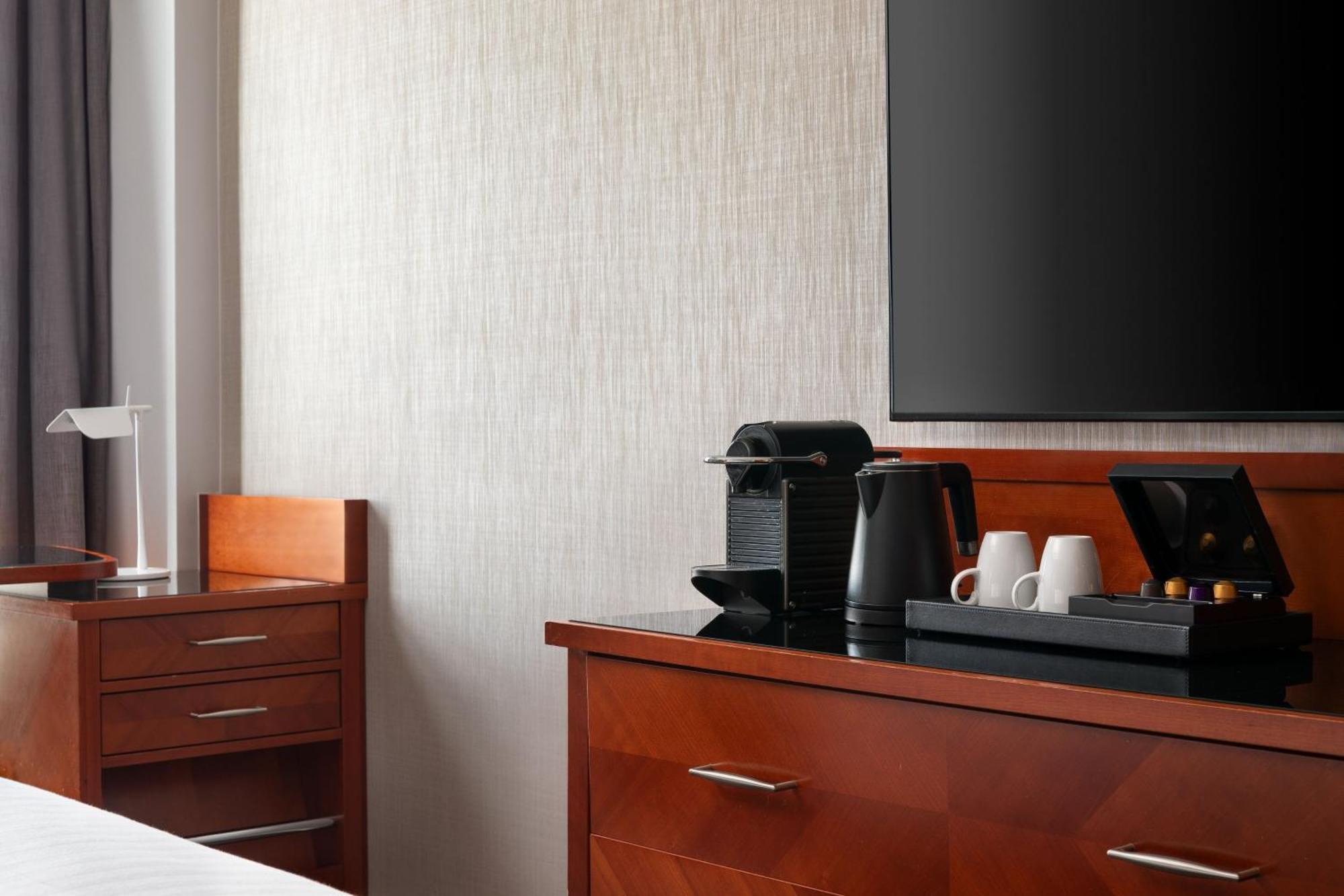 Hotel Marriott Rive Gauche & Conference Center 4*