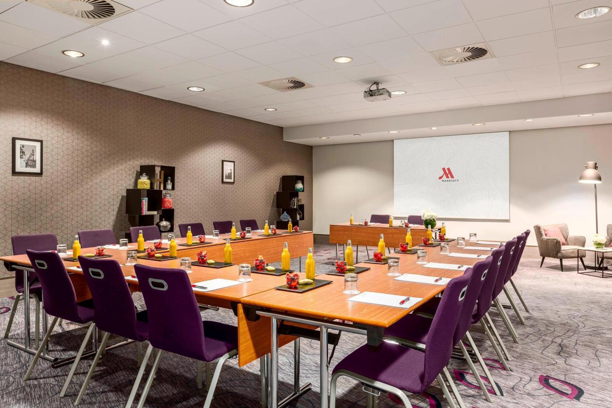 Hotel Marriott Rive Gauche & Conference Center 4*
