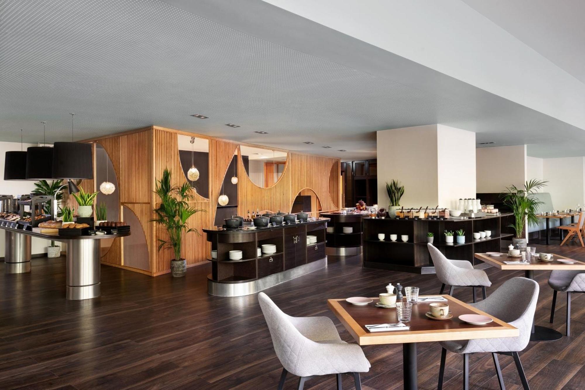 Marriott Rive Gauche & Conference Center Hotel 4*